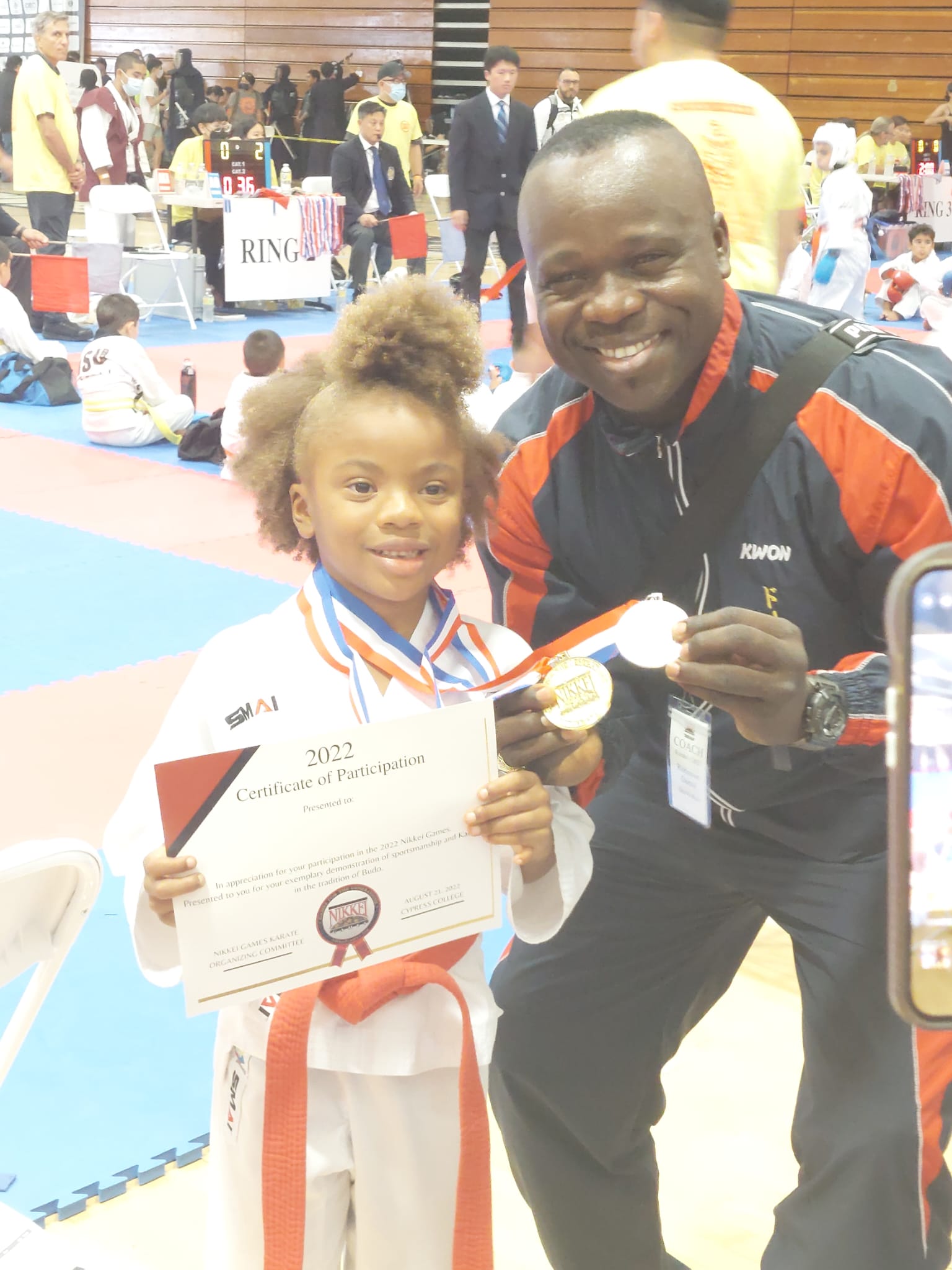 La future star du karaté Mejorika Onyx Dorvil remporte une médaille d'or et une d'argent